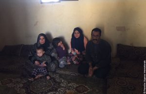 Mohammad, ici avec sa femme et trois de ses enfants, a reçu une aide financière au Liban