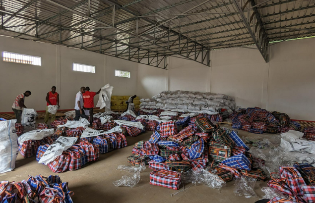 Plateforme logistique dans l'humanitaire gérée par Première Urgence Internationale