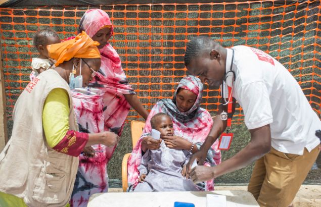 Les équipes de Première Urgence Internationale interviennent auprès des réuigiés soudanais au Tchad.